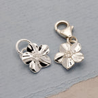 Charm de plata personalizado con flor Nomeolvides