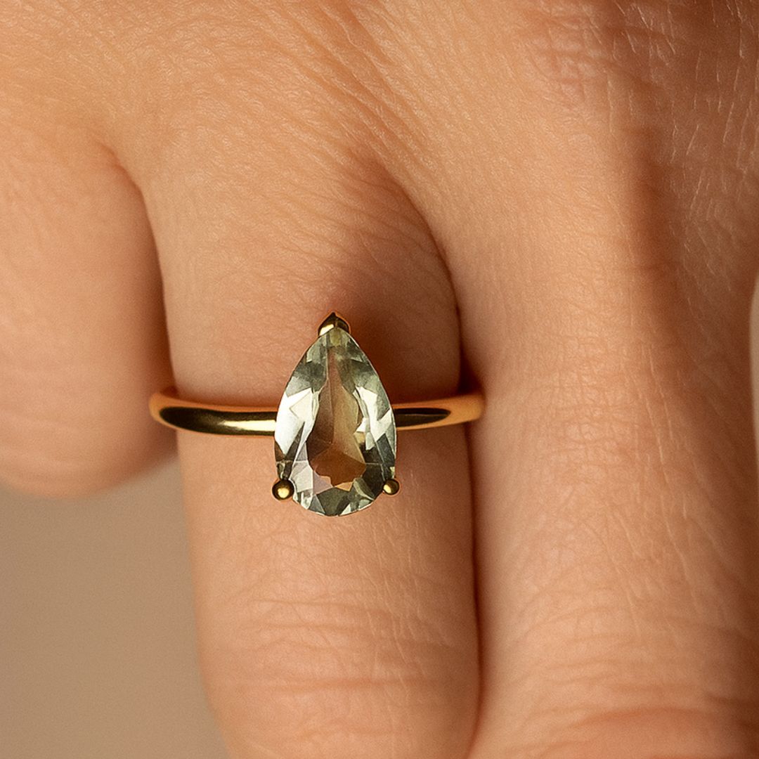 Anillo de oro o plata con peras de amatista - Zinnia