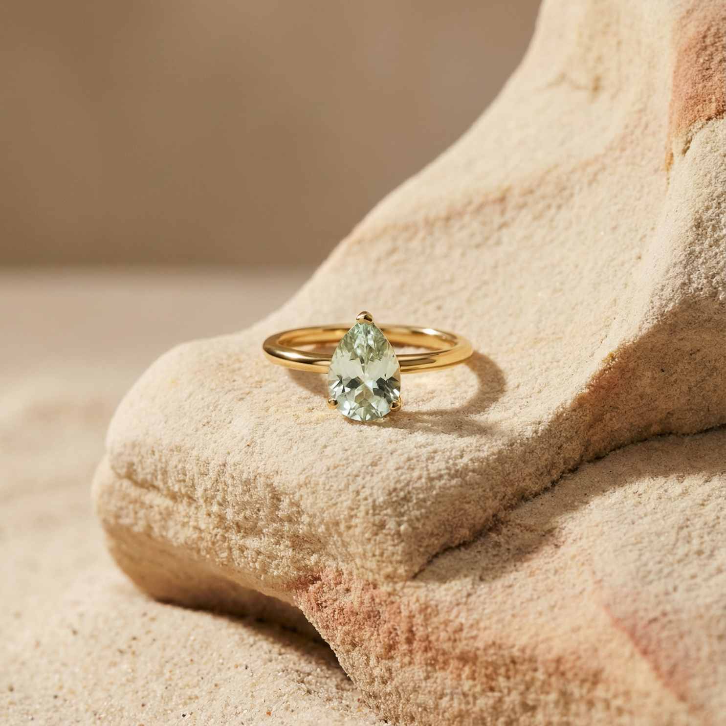 Anillo de oro o plata con peras de amatista - Zinnia