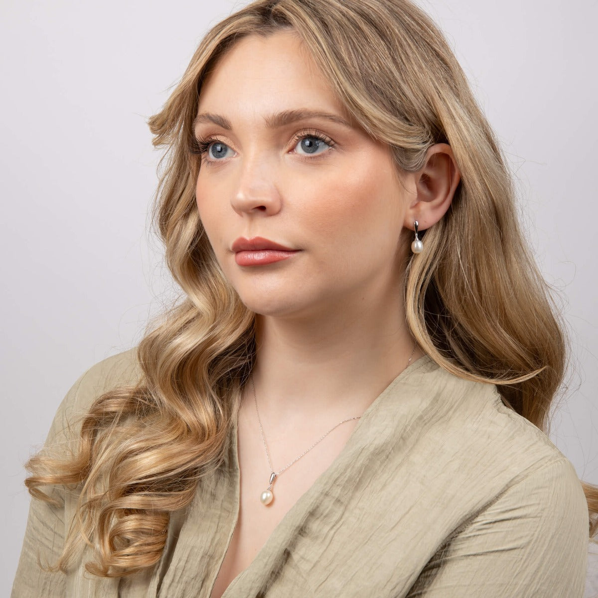 Elements Gold Freshwater Pearl and Diamond Drop Pendant