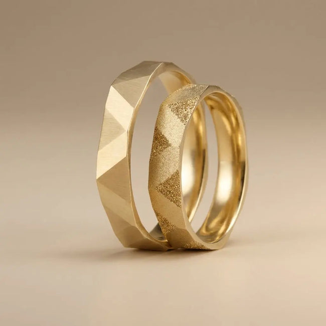 3.5mm Gold Wedding Band – Pyramid Facet Sandblast Detail – 9ct/14ct/18ct Gold