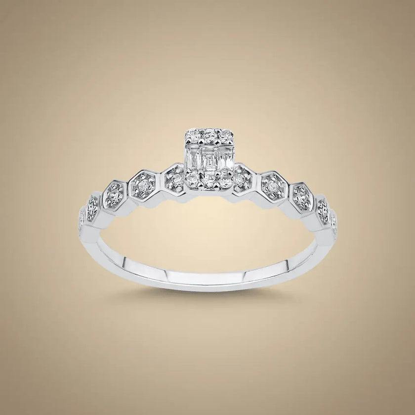 Bague en or blanc 14 carats, diamants naturels – Diamant central hexagonal et baguette 0,18 ct
