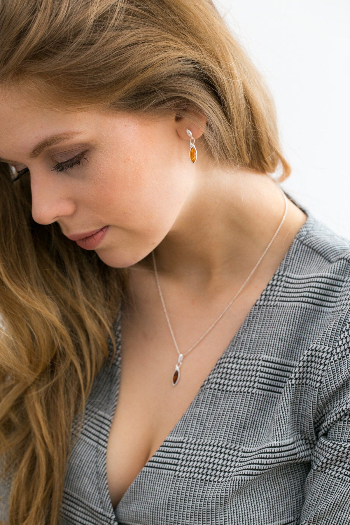 Dainty Marquise Dangle Earrings