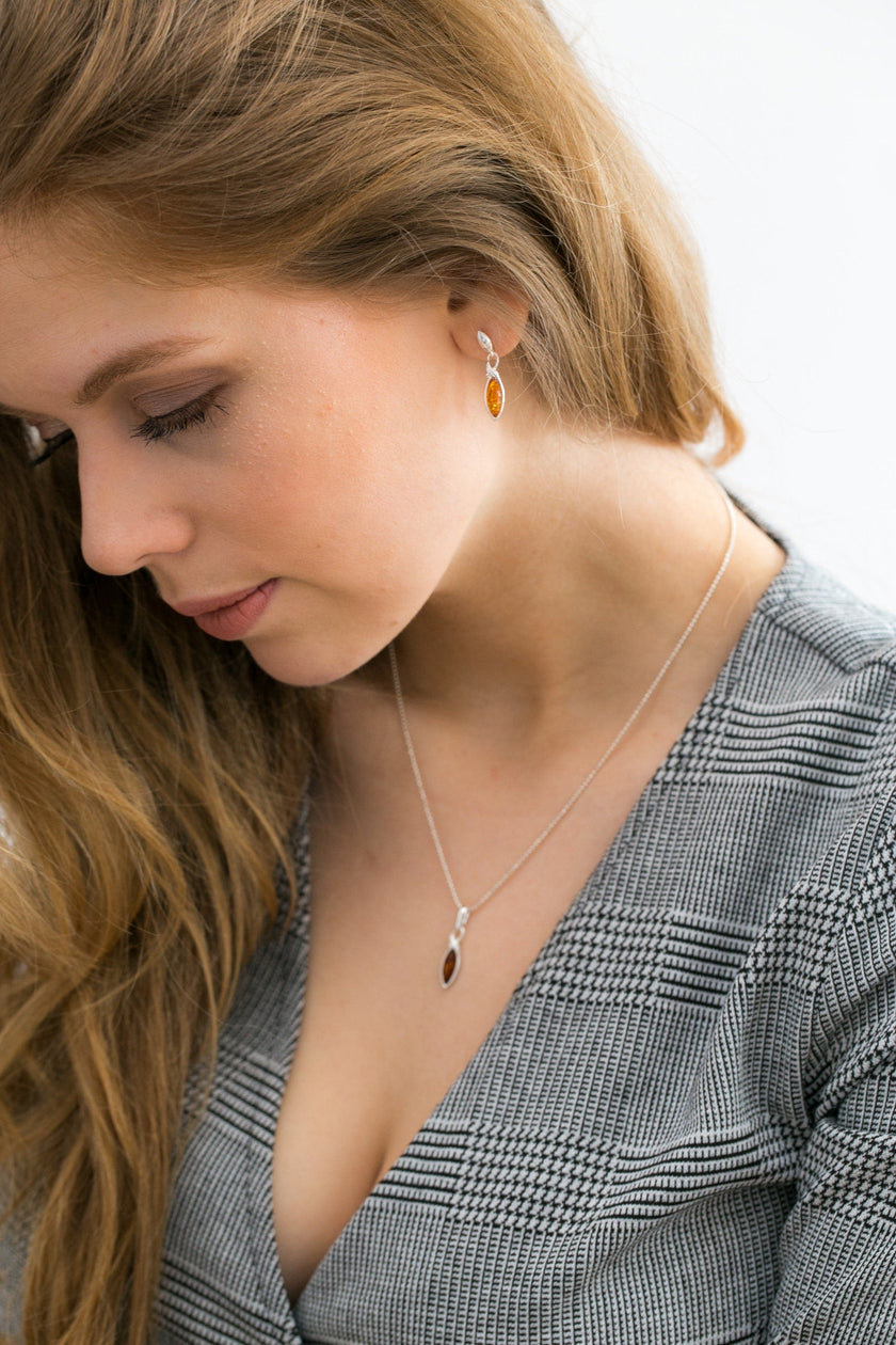 Dainty Marquise Dangle Earrings