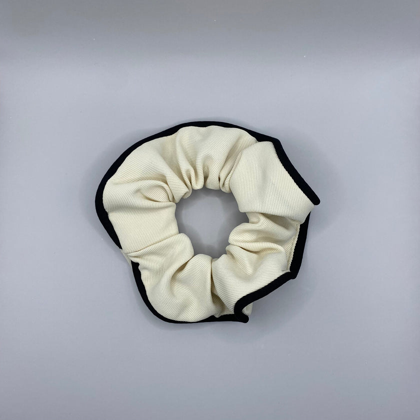 Brooklyn hvid og sort scrunchie