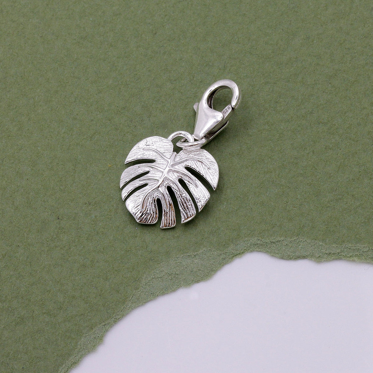 Monstera Palm Leaf Silver Charm