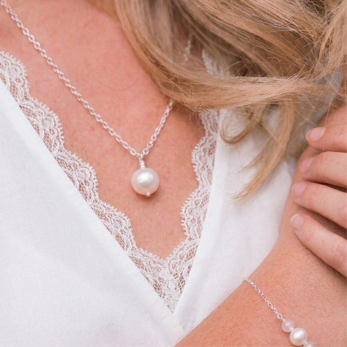 Freshwater Single Pearl Pendant Necklace
