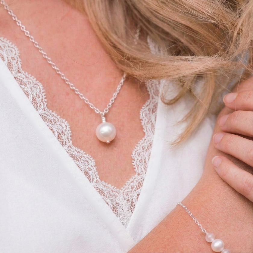 Freshwater Single Pearl Pendant Necklace