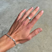 Anillo de plata con estrellas grabadas