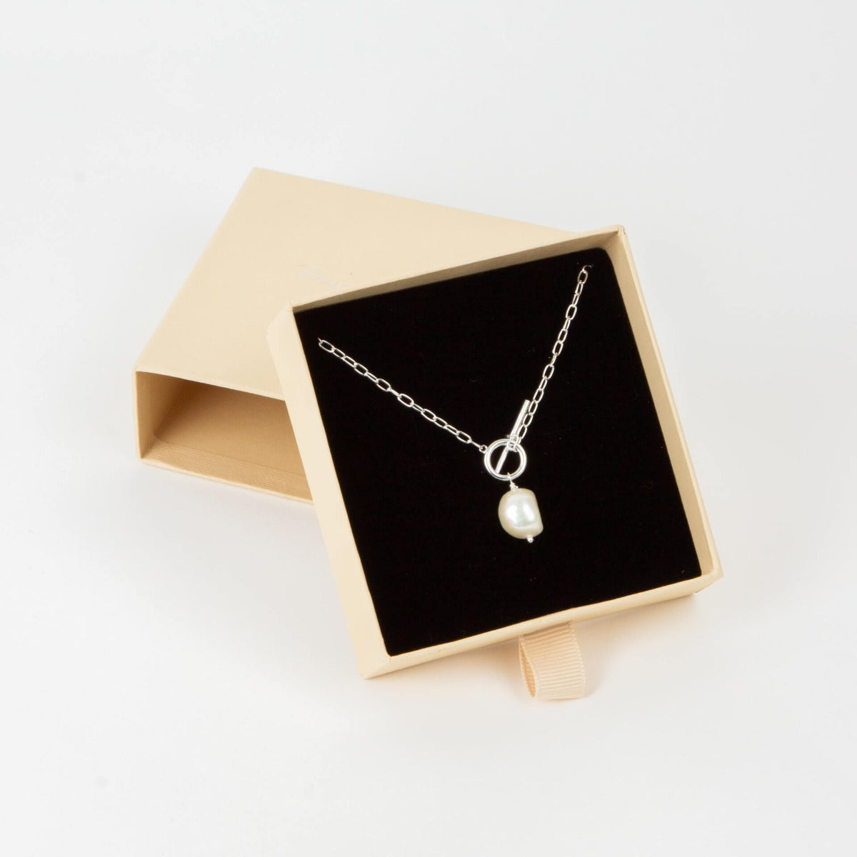 Collier chaîne T-Bar Beginnings avec perle blanche